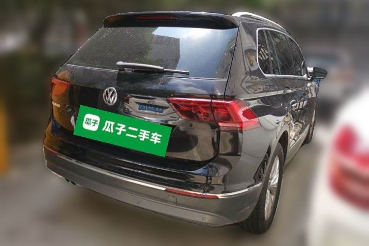 Used Volkswagen Tiguan 2018 330TSI All-Wheel-Drive Innovation Model Rear Right 45 Deg