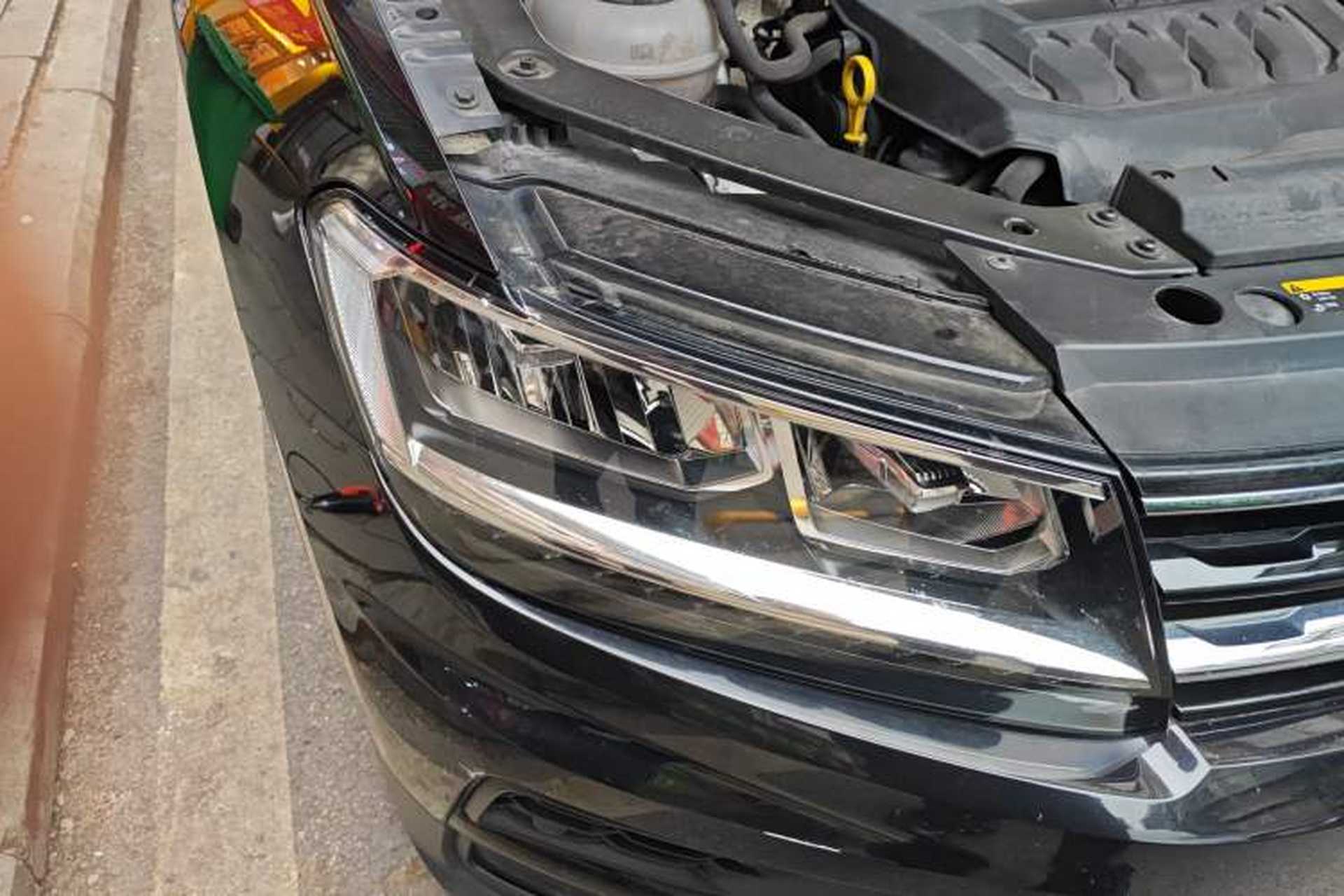 Used Volkswagen Tiguan 2018 330TSI All-Wheel-Drive Innovation Model Right Front Headlight