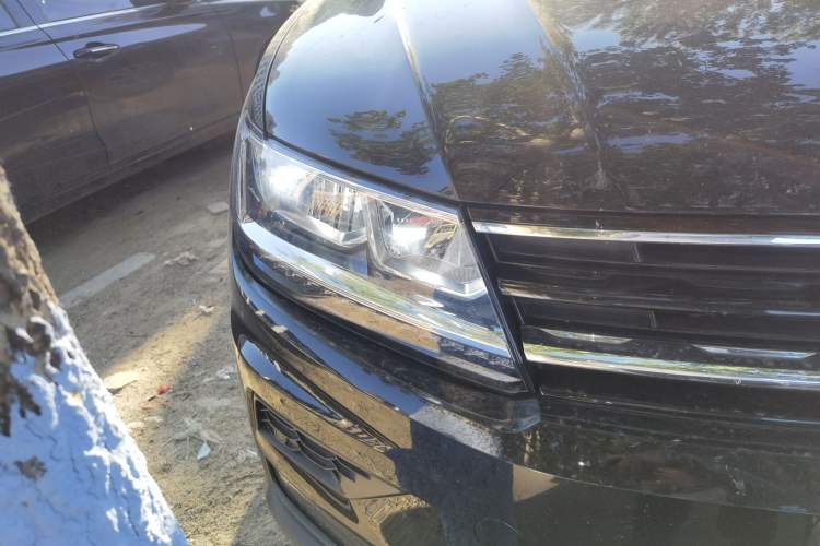 Used Volkswagen Tiguan 2018 330TSI All-Wheel-Drive Innovation Model Right Front Headlight