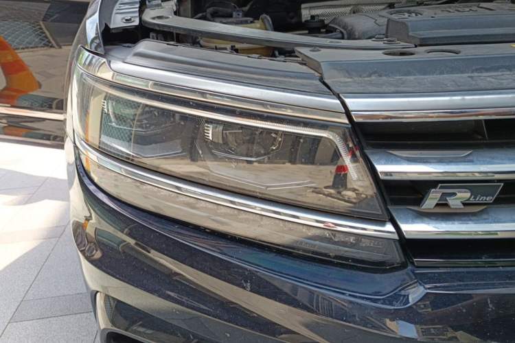 Used Volkswagen Tiguan 2018 380TSI Four-Wheel Drive R-Line Right Front Headlight