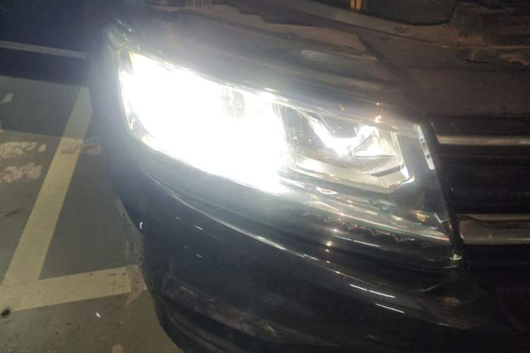 Used Volkswagen Tiguan 2018 330TSI All-Wheel-Drive Innovation Model Right Front Headlight
