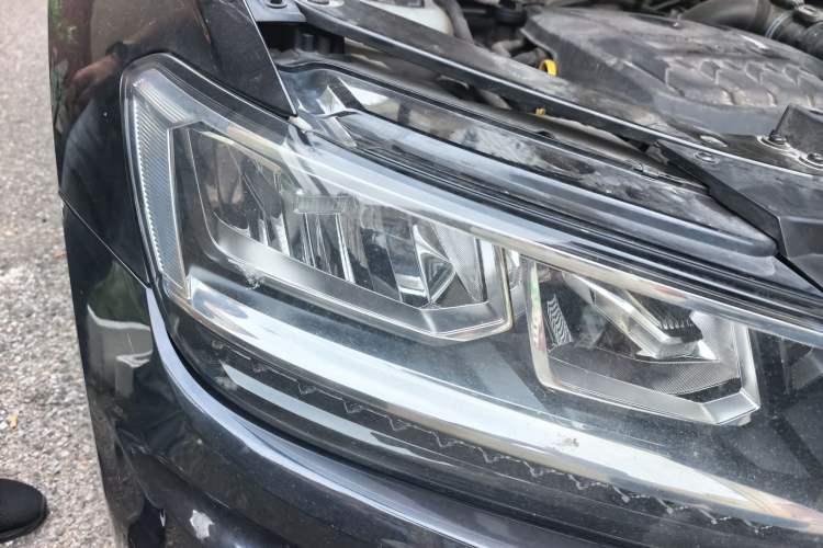 Used Volkswagen Tiguan 2018 330TSI All-Wheel-Drive Innovation Model Right Front Headlight