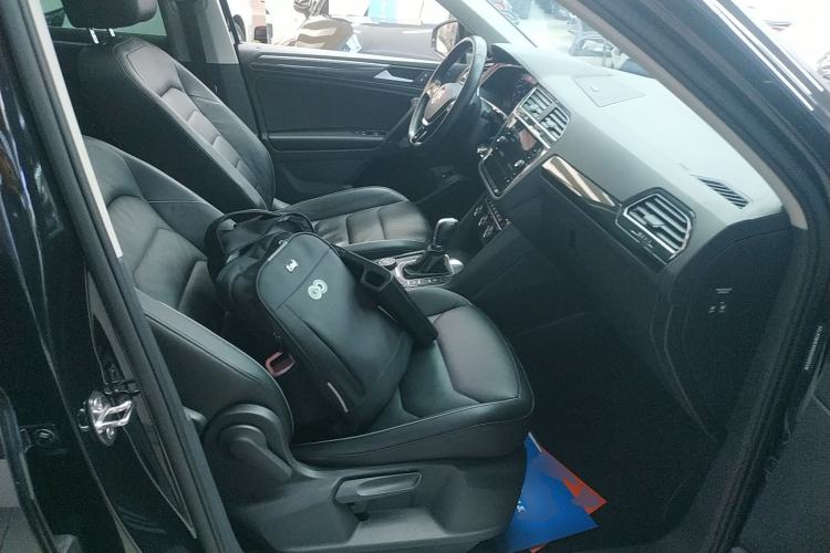 Used Volkswagen Tiguan 2018 330TSI All-Wheel-Drive Innovation Model Right Front Seat