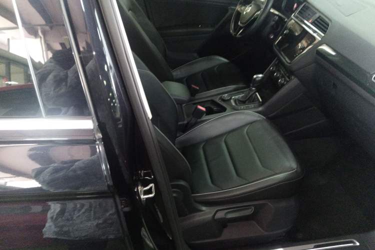 Used Volkswagen Tiguan 2018 330TSI All-Wheel-Drive Innovation Model Right Front Seat