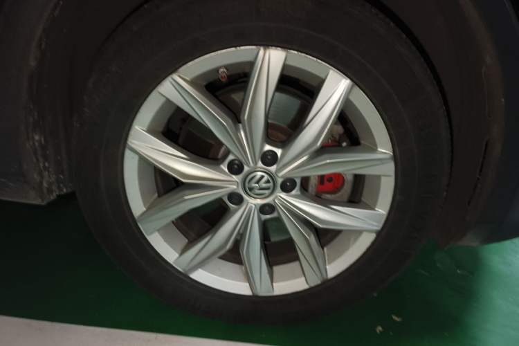 Used Volkswagen Tiguan 2018 330TSI All-Wheel-Drive Innovation Model Right Front Wheel Hub