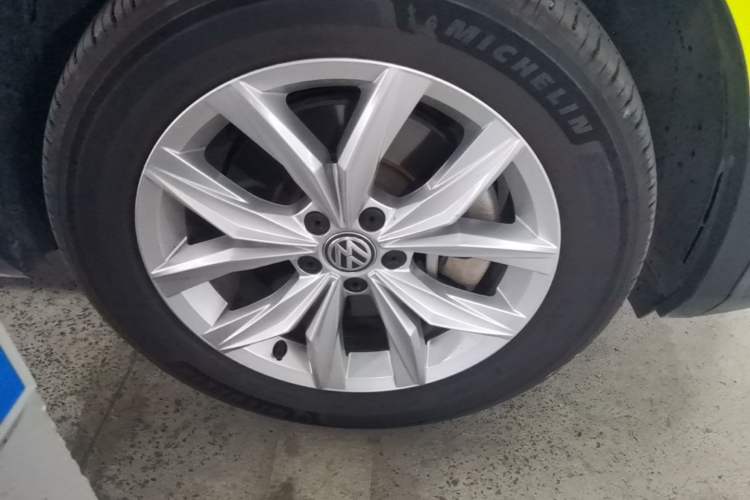 Used Volkswagen Tiguan 2018 330TSI All-Wheel-Drive Innovation Model Right Front Wheel Hub