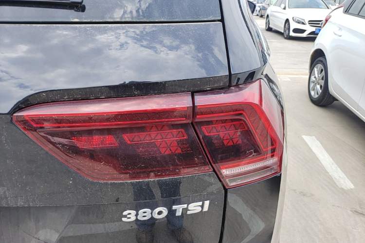 Used Volkswagen Tiguan 2018 380TSI Four-Wheel Drive R-Line Right Rear Taillight