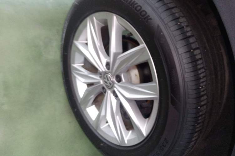 Used Volkswagen Tiguan 2018 330TSI All-Wheel-Drive Innovation Model Right Rear Wheel Hub