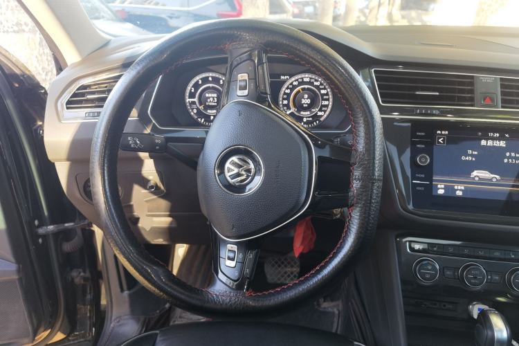 Used Volkswagen Tiguan 2018 330TSI All-Wheel-Drive Innovation Model Steering Wheel