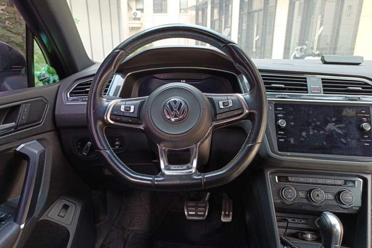 Used Volkswagen Tiguan 2018 380TSI Four-Wheel Drive R-Line Steering Wheel