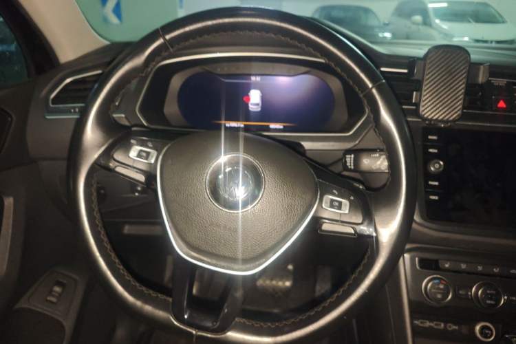 Used Volkswagen Tiguan 2018 330TSI All-Wheel-Drive Innovation Model Steering Wheel
