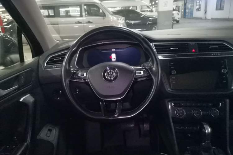 Used Volkswagen Tiguan 2018 330TSI All-Wheel-Drive Innovation Model Steering Wheel