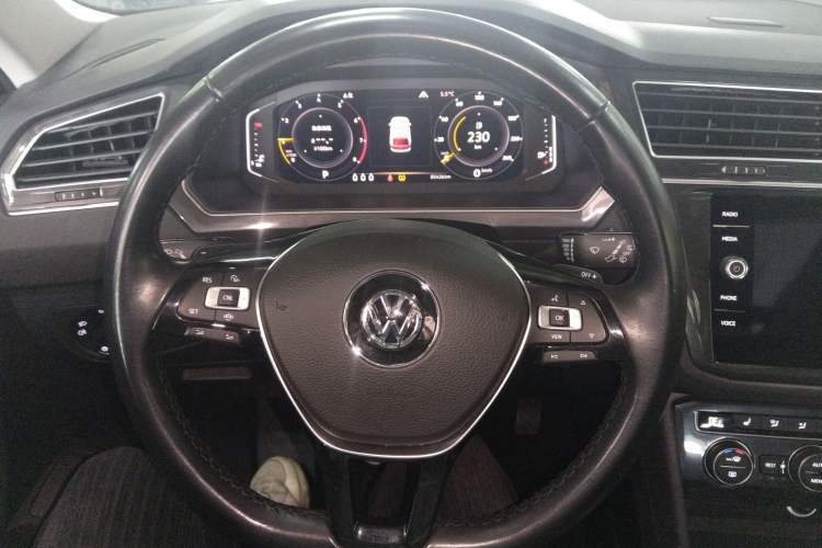 Used Volkswagen Tiguan 2018 330TSI All-Wheel-Drive Innovation Model Steering Wheel