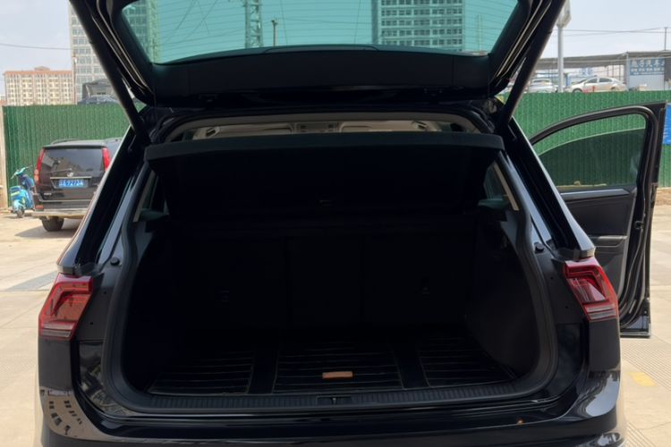 Used Volkswagen Tiguan 2018 330TSI All-Wheel-Drive Innovation Model Trunk