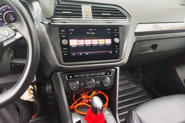 Used Volkswagen Tiguan 2018 330TSI All-Wheel-Drive Innovation Model Audio And AC Panel