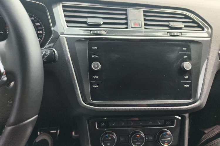 Used Volkswagen Tiguan 2018 380TSI Four-Wheel Drive R-Line Audio And AC Panel