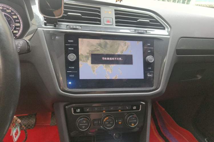 Used Volkswagen Tiguan 2018 330TSI All-Wheel-Drive Innovation Model Audio And AC Panel