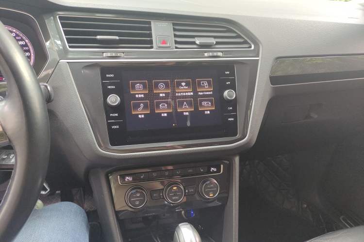 Used Volkswagen Tiguan 2018 330TSI All-Wheel-Drive Innovation Model Audio And AC Panel