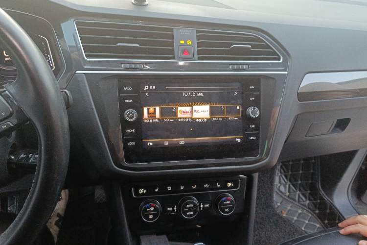 Used Volkswagen Tiguan 2018 330TSI All-Wheel-Drive Innovation Model Audio And AC Panel