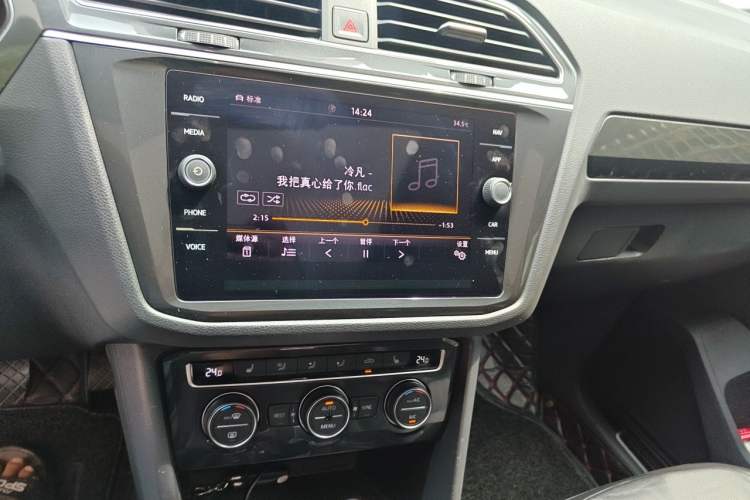 Used Volkswagen Tiguan 2018 330TSI All-Wheel-Drive Innovation Model Audio And AC Panel