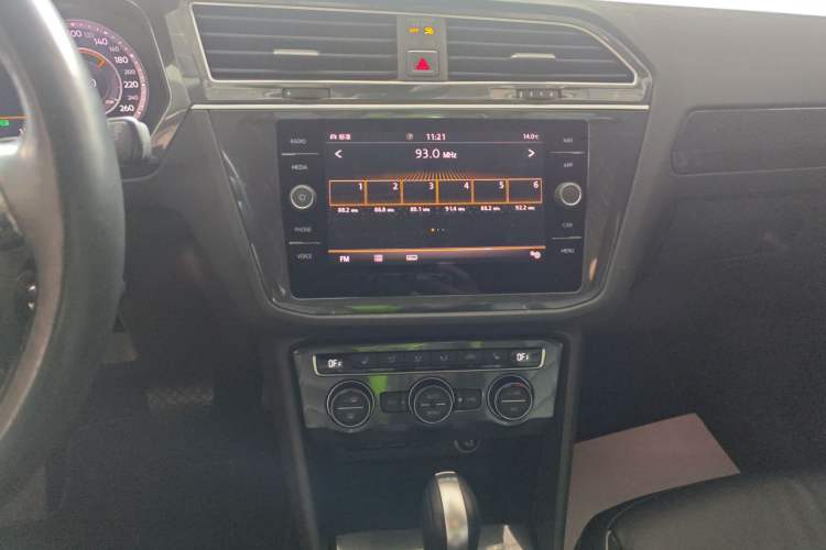 Used Volkswagen Tiguan 2018 330TSI All-Wheel-Drive Innovation Model Audio And AC Panel