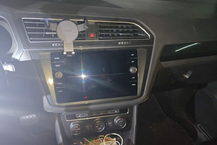 Used Volkswagen Tiguan 2018 330TSI All-Wheel-Drive Innovation Model Audio And AC Panel