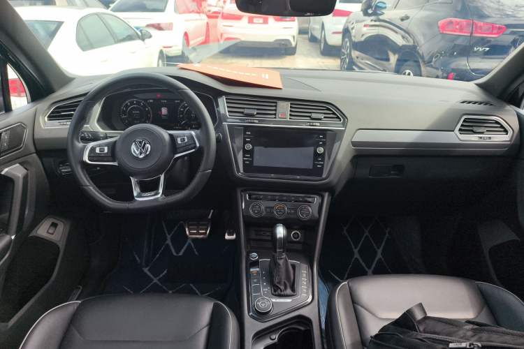 Used Volkswagen Tiguan 2018 380TSI Four-Wheel Drive R-Line Center Console