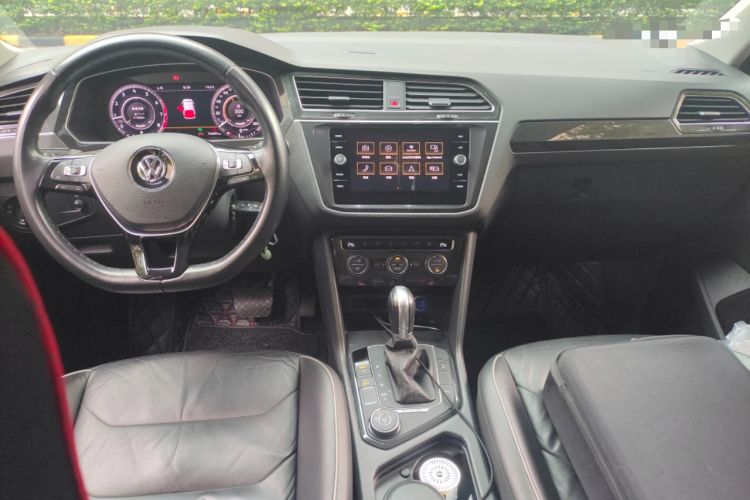 Used Volkswagen Tiguan 2018 330TSI All-Wheel-Drive Innovation Model Center Console