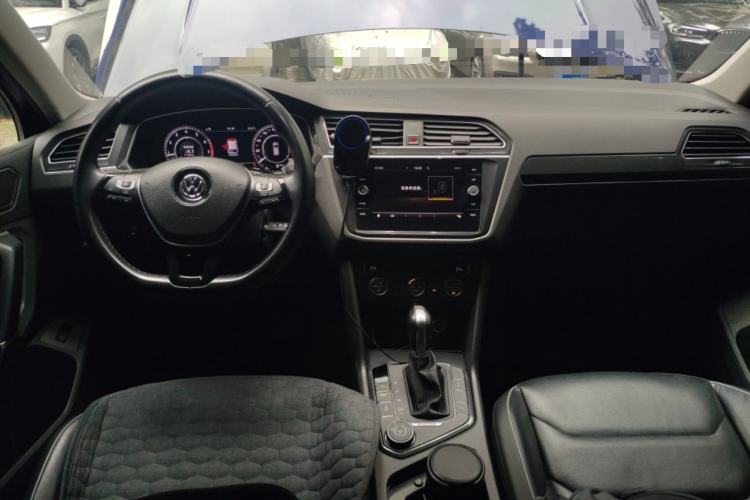 Used Volkswagen Tiguan 2018 330TSI All-Wheel-Drive Innovation Model Center Console