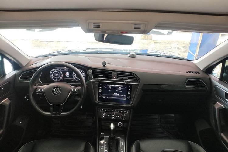 Used Volkswagen Tiguan 2018 330TSI All-Wheel-Drive Innovation Model Center Console