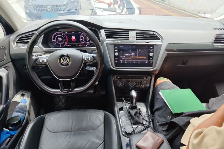 Used Volkswagen Tiguan 2018 330TSI All-Wheel-Drive Innovation Model Center Console