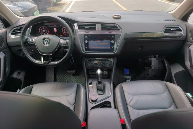 Used Volkswagen Tiguan 2018 330TSI All-Wheel-Drive Innovation Model Center Console