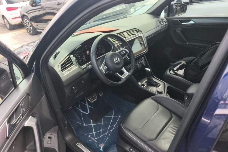 Used Volkswagen Tiguan 2018 380TSI Four-Wheel Drive R-Line Driver Seat