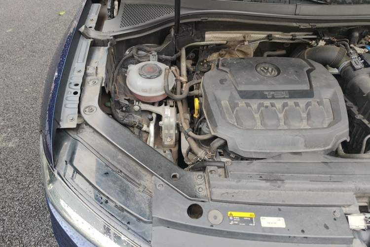 Used Volkswagen Tiguan 2018 330TSI All-Wheel-Drive Innovation Model Engine Bay Right