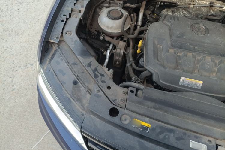 Used Volkswagen Tiguan 2018 330TSI All-Wheel-Drive Innovation Model Engine Bay Right