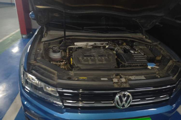 Used Volkswagen Tiguan 2018 330TSI All-Wheel-Drive Innovation Model Engine Bay Right