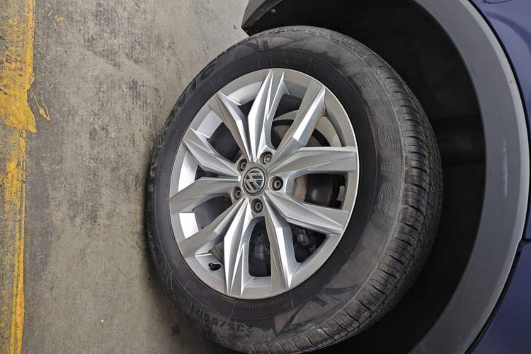 Used Volkswagen Tiguan 2018 330TSI All-Wheel-Drive Innovation Model Exterior 5