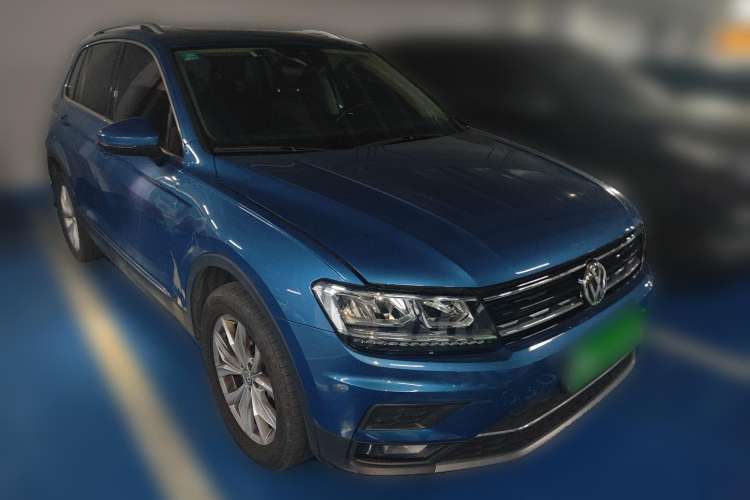 Used Volkswagen Tiguan 2018 330TSI All-Wheel-Drive Innovation Model Front Right 45 Deg