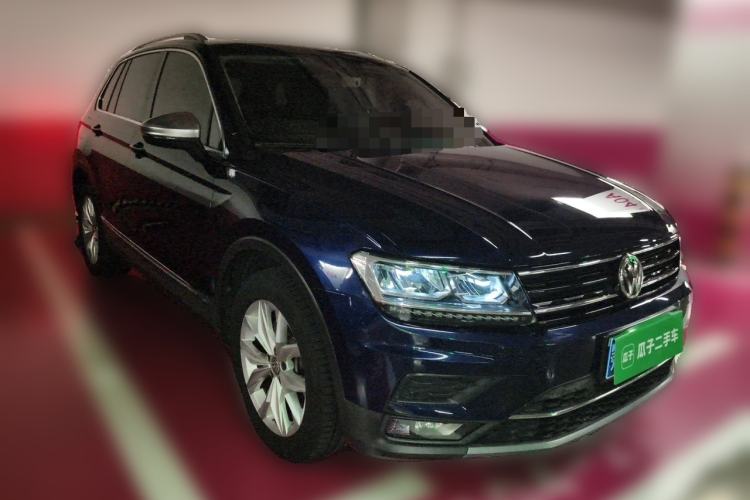 Used Volkswagen Tiguan 2018 330TSI All-Wheel-Drive Innovation Model Front Right 45 Deg