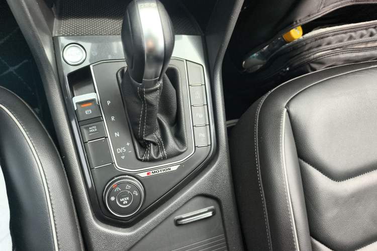 Used Volkswagen Tiguan 2018 380TSI Four-Wheel Drive R-Line Gear Lever