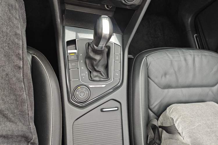Used Volkswagen Tiguan 2018 330TSI All-Wheel-Drive Innovation Model Gear Lever