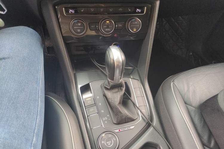 Used Volkswagen Tiguan 2018 330TSI All-Wheel-Drive Innovation Model Gear Lever