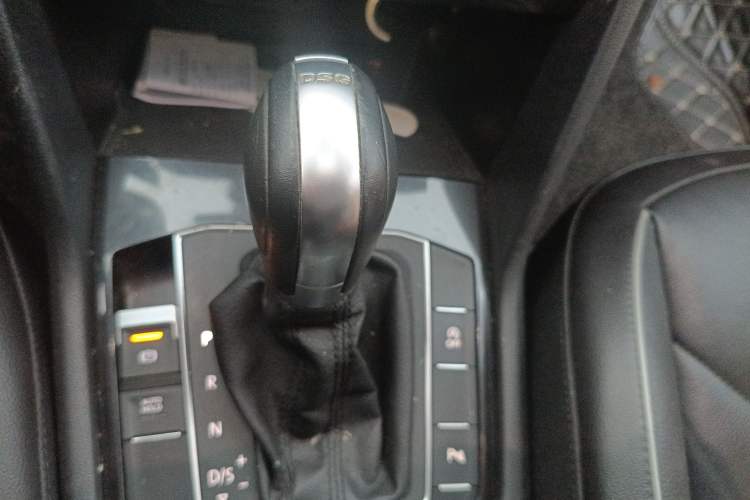 Used Volkswagen Tiguan 2018 330TSI All-Wheel-Drive Innovation Model Gear Lever