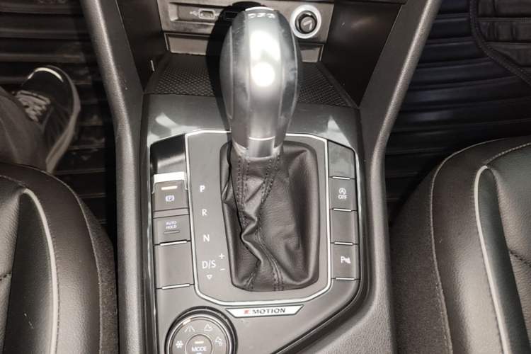 Used Volkswagen Tiguan 2018 330TSI All-Wheel-Drive Innovation Model Gear Lever