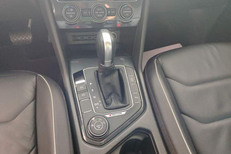 Used Volkswagen Tiguan 2018 330TSI All-Wheel-Drive Innovation Model Gear Lever