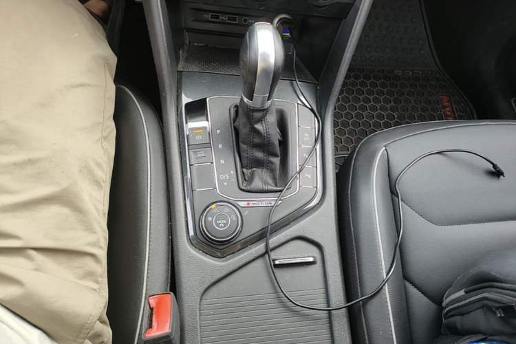 Used Volkswagen Tiguan 2018 330TSI Four-Wheel Drive High-End Model Gear Lever
