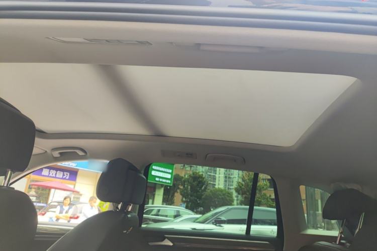 Used Volkswagen Tiguan 2018 330TSI All-Wheel-Drive Innovation Model Headliner