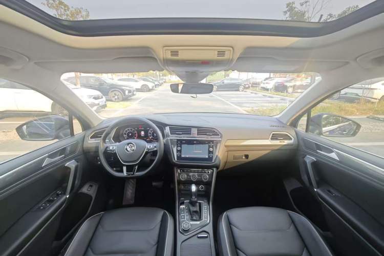 Used Volkswagen Tiguan 2018 330TSI Four-Wheel Drive High-End Model Interior 3