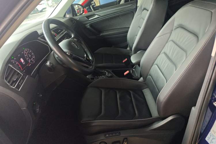 Used Volkswagen Tiguan 2018 330TSI All-Wheel-Drive Innovation Model Left Front Seat