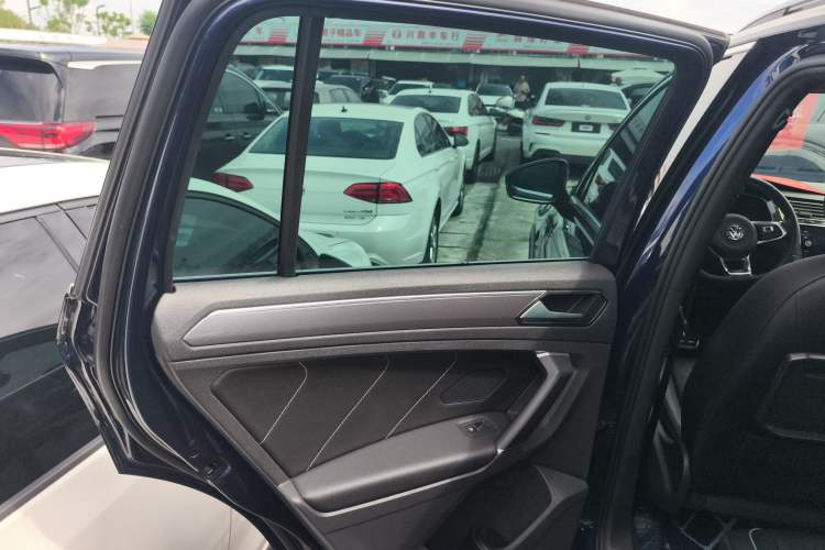 Used Volkswagen Tiguan 2018 380TSI Four-Wheel Drive R-Line Left Rear Door Interior